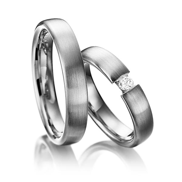 Set klassieke trouwringen in grijsgoud 14 kt. met in totaal 0,1 ct. Briljant tw/si van Eternal Touch - Y-1103-3 Set klassieke trouwringen in grijsgoud 14 kt. met in totaal 0,1 ct. Briljant tw/si van Eternal Touch - Y-1103-3