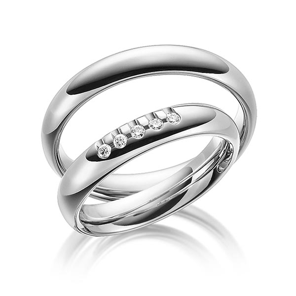 Set klassieke trouwringen in grijsgoud 14 kt. met in totaal 0,1 ct. Briljant tw/si van Steinberg