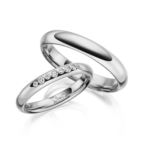 Set klassieke trouwringen in grijsgoud 14 kt. met in totaal 0,1 ct. Briljant tw/si van Steinberg