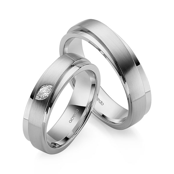 Set Klassieke trouwringen in grijsgoud 14 kt. met in totaal 0,1 ct. tw,vs van acredo