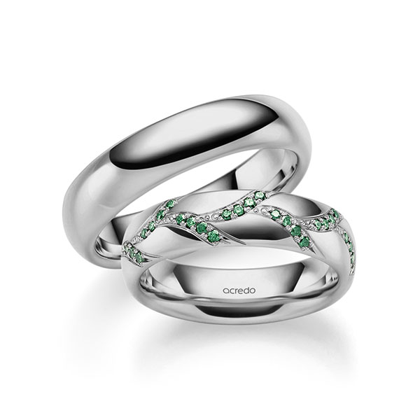 Set klassieke trouwringen in grijsgoud 14 kt. met in totaal 0,208 ct. Briljant van acredo