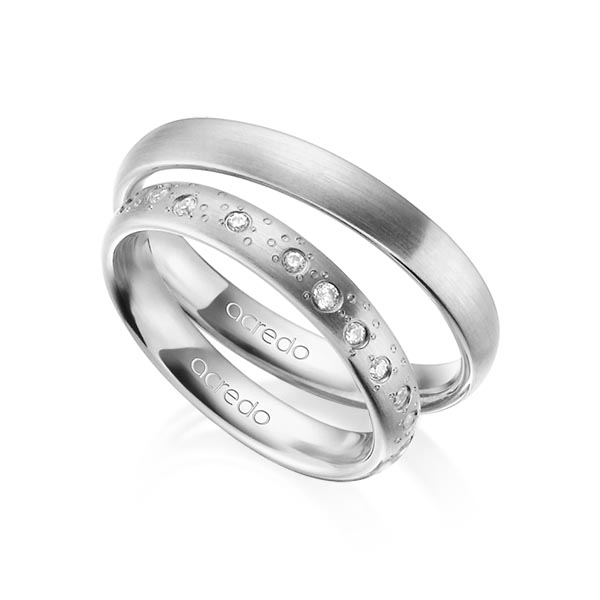 Set klassieke trouwringen in grijsgoud 14 kt. met in totaal 0,221 ct. Briljant tw/si van acredo - A-1297-2 Set klassieke trouwringen in grijsgoud 14 kt. met in totaal 0,221 ct. Briljant tw/si van acredo - A-1297-2