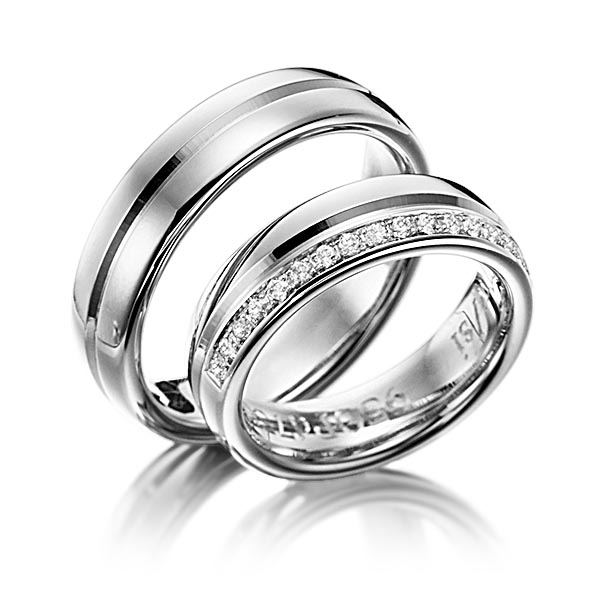 Set Klassieke trouwringen in grijsgoud 14 kt. met in totaal 0,225 ct. Briljant tw/si van Steinberg