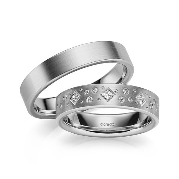 Set klassieke trouwringen in grijsgoud 14 kt. met in totaal 0,226 ct. Briljant & Princess-Diamant tw/si van acredo - A-2129-3 Set klassieke trouwringen in grijsgoud 14 kt. met in totaal 0,226 ct. Briljant & Princess-Diamant tw/si van acredo - A-2129-3