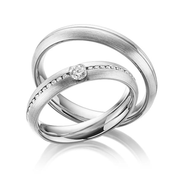 Set Klassieke trouwringen in grijsgoud 14 kt. met in totaal 0,22 ct. Briljant tw/si van Steinberg