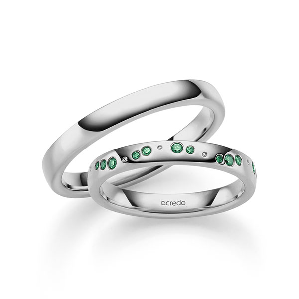 Set klassieke trouwringen in grijsgoud 14 kt. met in totaal 0,236 ct. Briljant van acredo