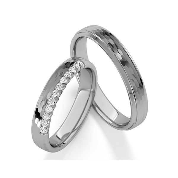 Set klassieke trouwringen in grijsgoud 14 kt. met in totaal 0,24 ct. Briljant tw/si van Steinberg