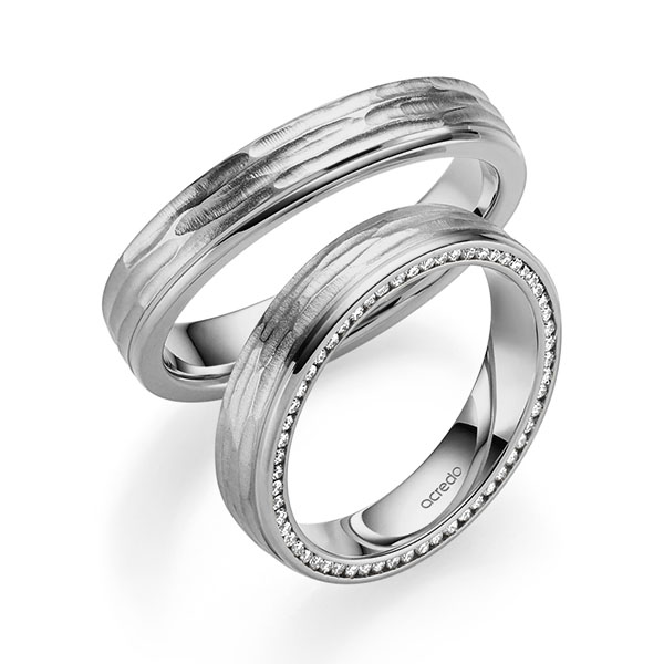Set Klassieke trouwringen in grijsgoud 14 kt. met in totaal 0,28 ct. Briljant tw/si van acredo