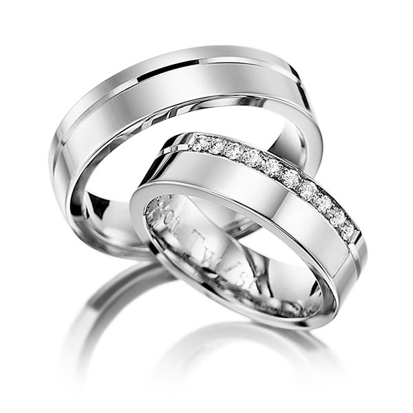 Set Klassieke trouwringen in grijsgoud 14 kt. met in totaal 0,2 ct. Briljant tw/si van Steinberg