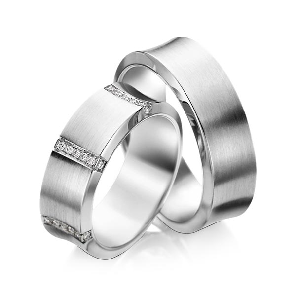 Set klassieke trouwringen in grijsgoud 14 kt. met in totaal 0,336 ct. Briljant tw/si van acredo