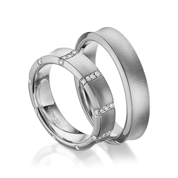 Set Klassieke trouwringen in grijsgoud 14 kt. met in totaal 0,36 ct. Briljant tw/si van acredo