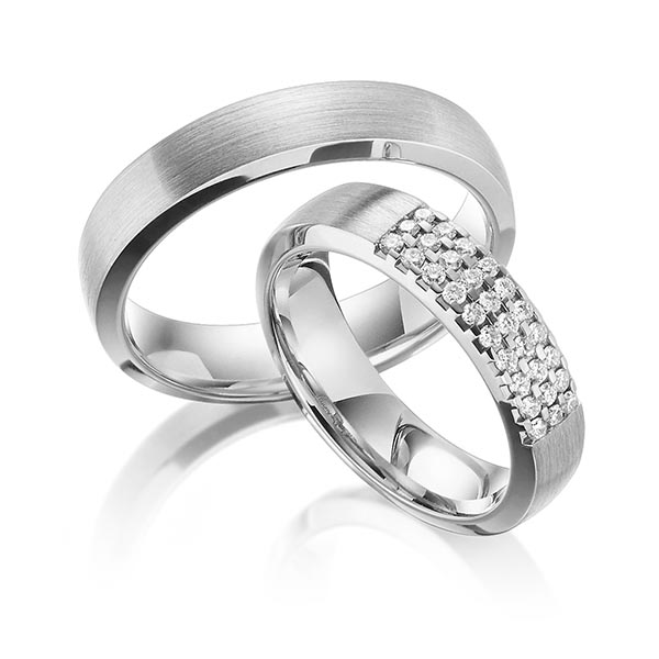 Set klassieke trouwringen in grijsgoud 14 kt. met in totaal 0,3 ct. Briljant tw/si van Steinberg - Q-1466-3