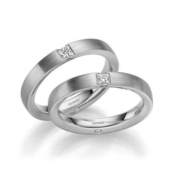 Set klassieke trouwringen in grijsgoud 14 kt. met in totaal 0,44 ct. Princess-Diamant & Briljant tw/si van acredo - A-2213-5 Set klassieke trouwringen in grijsgoud 14 kt. met in totaal 0,44 ct. Princess-Diamant & Briljant tw/si van acredo - A-2213-5