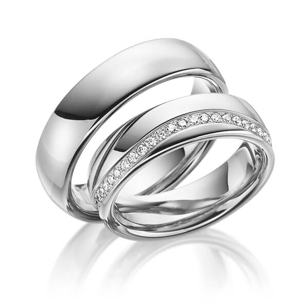 Set Klassieke trouwringen in grijsgoud 14 kt. met in totaal 0,47 ct. Briljant tw/si van Steinberg - Q-1192-8 Set Klassieke trouwringen in grijsgoud 14 kt. met in totaal 0,47 ct. Briljant tw/si van Steinberg - Q-1192-8