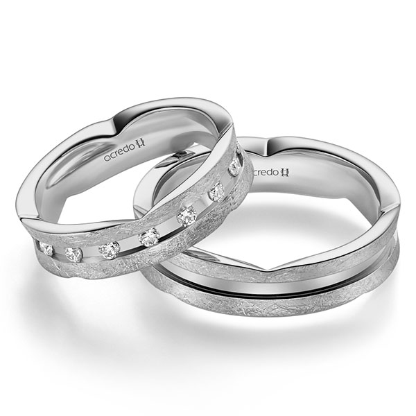 Set Klassieke trouwringen in grijsgoud 14 kt. met in totaal 0,48 ct. Briljant tw/si van acredo