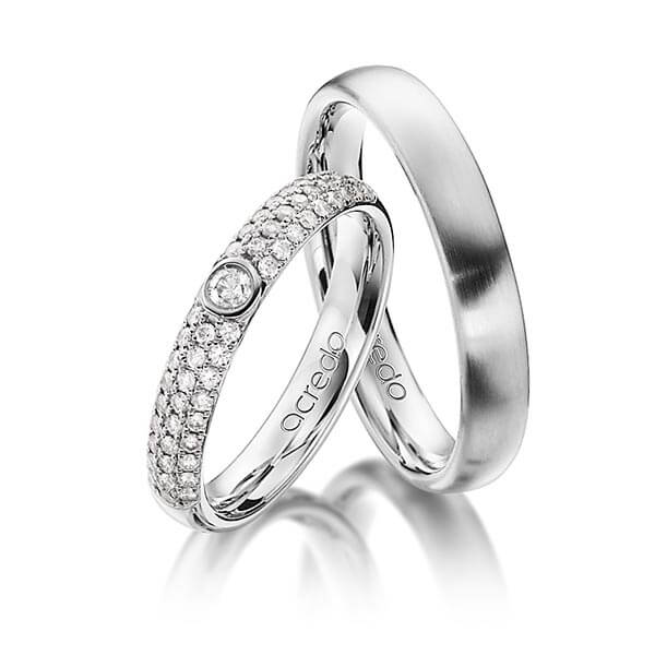Set klassieke trouwringen in grijsgoud 14 kt. met in totaal 0,492 ct. Briljant tw/si van acredo