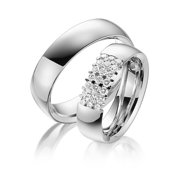 Set klassieke trouwringen in grijsgoud 14 kt. met in totaal 0,525 ct. Briljant tw/si van Steinberg