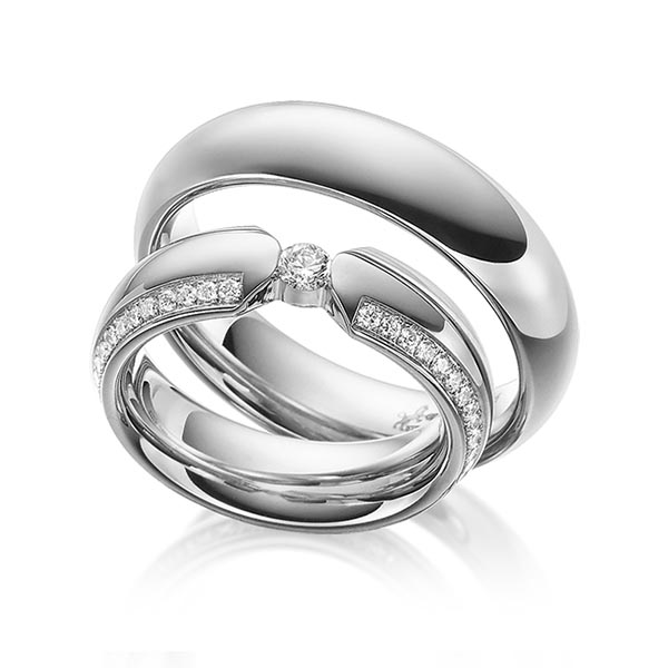 Set klassieke trouwringen in grijsgoud 14 kt. met in totaal 0,56 ct. Briljant tw/si van Steinberg