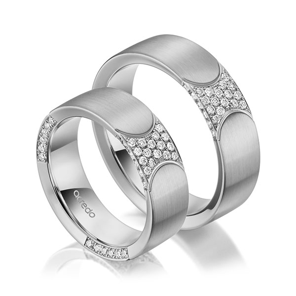 Set klassieke trouwringen in grijsgoud 14 kt. met in totaal 0,896 ct. Briljant tw/si van acredo - A-1973-5 Set klassieke trouwringen in grijsgoud 14 kt. met in totaal 0,896 ct. Briljant tw/si van acredo - A-1973-5