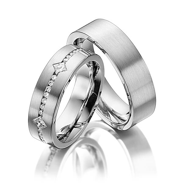 Set klassieke trouwringen in grijsgoud 14 kt. met in totaal 0,95 ct. Briljant & Princess-Diamant tw/si van Steinberg