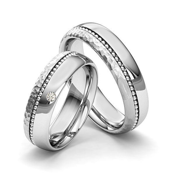 Set Klassieke trouwringen in grijsgoud 18 kt. hamerslag, met in totaal 0,03 ct. Briljant tw/si van Merii