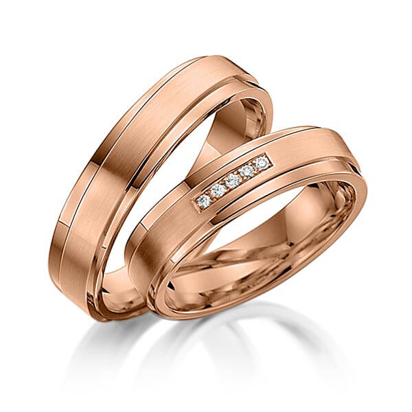 Set Klassieke trouwringen in inside roodgoud 14 kt. , outside roodgoud 14 kt. met in totaal 0,025 ct. Briljant tw/si van acredo