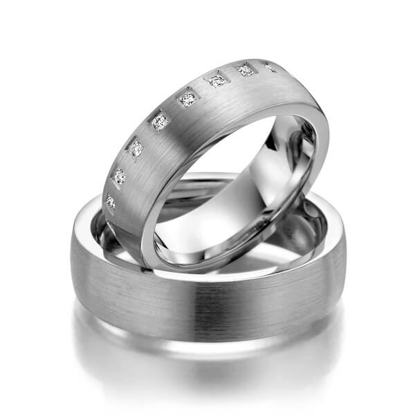 Set klassieke trouwringen in palladium 14 kt. met in totaal 0,1 ct. Briljant tw/si van Steinberg