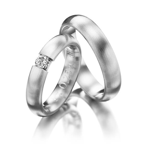 Set klassieke trouwringen in palladium 950 met in totaal 0,25 ct. Briljant tw/si van Steinberg