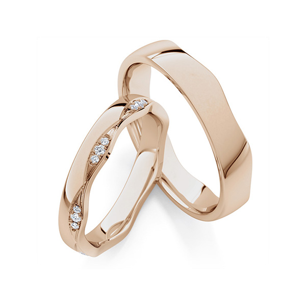 Set Klassieke trouwringen in Peach-Gold 585 met in totaal 0,14 ct. Briljant tw/si van Steinberg