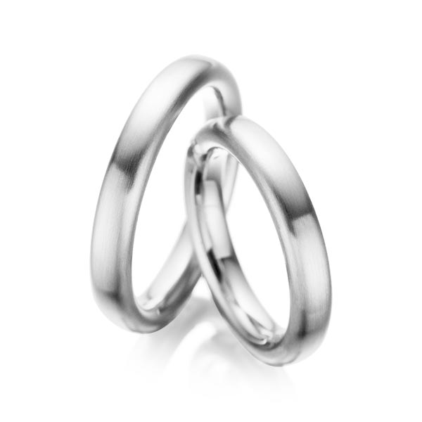 Set klassieke trouwringen in platina 950 van acredo