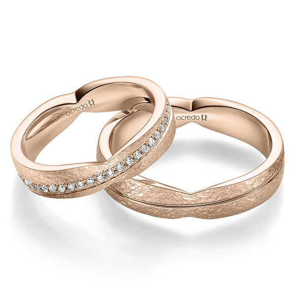 Set Klassieke trouwringen in roodgoud 14 kt. crushed met in totaal 0,184 ct. Briljant tw/si van acredo