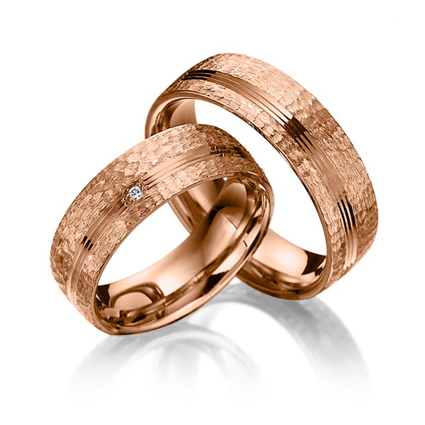 Set Klassieke trouwringen in roodgoud 14 kt. hamerslag, met in totaal 0,015 ct. Briljant tw/si van Merii