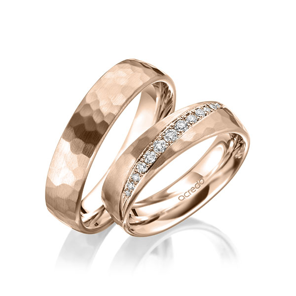 Set klassieke trouwringen in roodgoud 14 kt. hamerslag met in totaal 0,206 ct. Briljant tw/si van acredo - A-2012-2