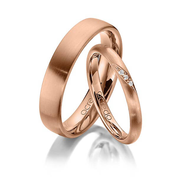 Set klassieke trouwringen in roodgoud 14 kt. met in totaal 0,015 ct. Briljant tw/si van acredo - A-1386-7