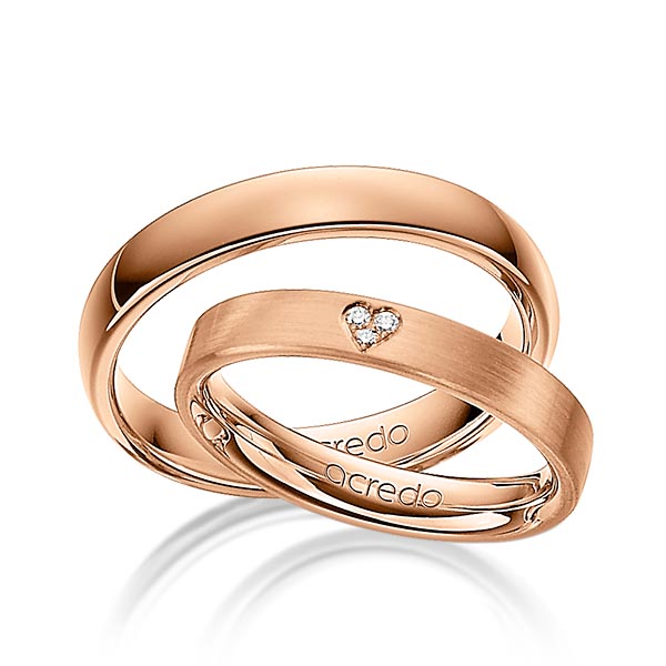 Set klassieke trouwringen in roodgoud 14 kt. met in totaal 0,021 ct. Briljant tw/si van acredo
