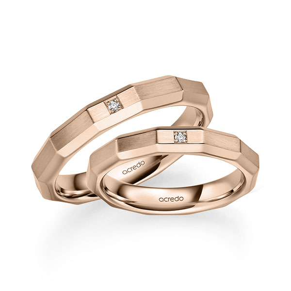 Set Klassieke trouwringen in roodgoud 14 kt. met in totaal 0,02 ct. Briljant tw/si van acredo