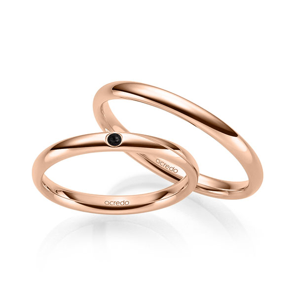 Set klassieke trouwringen in roodgoud 14 kt. met in totaal 0,02 ct. Briljant Zwart van acredo