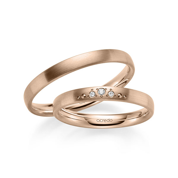 Set klassieke trouwringen in roodgoud 14 kt. met in totaal 0,031 ct. Briljant tw/si van acredo