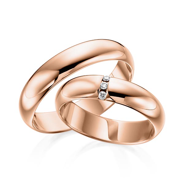 Set klassieke trouwringen in roodgoud 14 kt. met in totaal 0,03 ct. Briljant tw/si van acredo