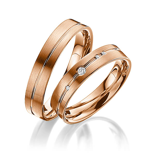 Set Klassieke trouwringen in roodgoud 14 kt. met in totaal 0,045 ct. Briljant tw/si van acredo - A-3007-3 Set Klassieke trouwringen in roodgoud 14 kt. met in totaal 0,045 ct. Briljant tw/si van acredo - A-3007-3