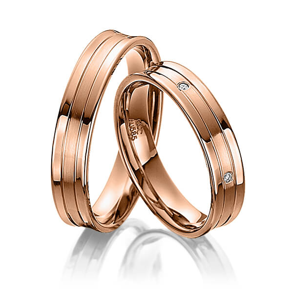 Set Klassieke trouwringen in roodgoud 14 kt. met in totaal 0,04 ct. Briljant tw/si van acredo - A-4010-3 Set Klassieke trouwringen in roodgoud 14 kt. met in totaal 0,04 ct. Briljant tw/si van acredo - A-4010-3