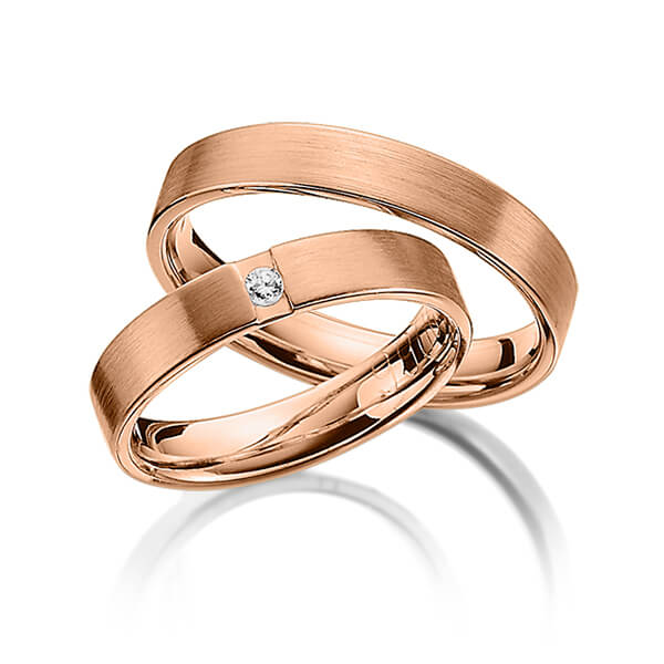 Set klassieke trouwringen in roodgoud 14 kt. met in totaal 0,04 ct. Briljant tw/si van Merii