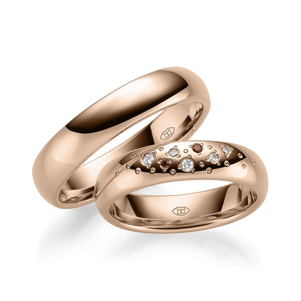 Set Klassieke trouwringen in roodgoud 14 kt. met in totaal 0,066 ct. Briljant w,si Red Cherry 