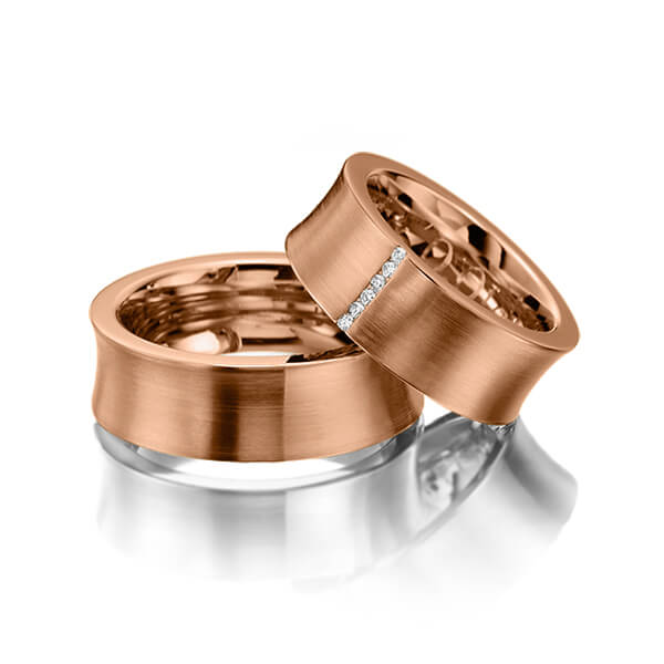 Set klassieke trouwringen in roodgoud 14 kt. met in totaal 0,06 ct. Briljant tw/si van Eternal Touch - Y-1120-7 Set klassieke trouwringen in roodgoud 14 kt. met in totaal 0,06 ct. Briljant tw/si van Eternal Touch - Y-1120-7