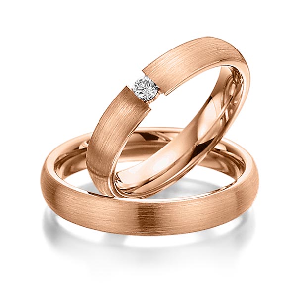 Set klassieke trouwringen in roodgoud 14 kt. met in totaal 0,06 ct. Briljant tw/si van Steinberg