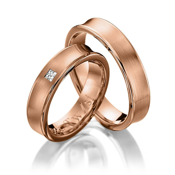 Set klassieke trouwringen in roodgoud 14 kt. met in totaal 0,06 ct. Princess-Diamant tw/si van Steinberg
