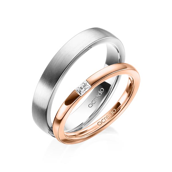 Set klassieke trouwringen in roodgoud 14 kt. met in totaal 0,07 ct. Baguette-Diamant tw,vs van acredo