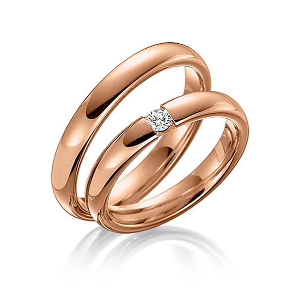 Set klassieke trouwringen in roodgoud 14 kt. met in totaal 0,08 ct. Briljant tw/si van Steinberg