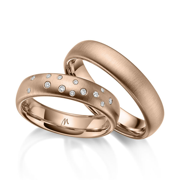 Set klassieke trouwringen in roodgoud 14 kt. met in totaal 0,09 ct. Briljant tw/si van Merii