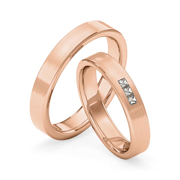 Set klassieke trouwringen in roodgoud 14 kt. met in totaal 0,09 ct. Princess-Diamant tw,vs van Merii